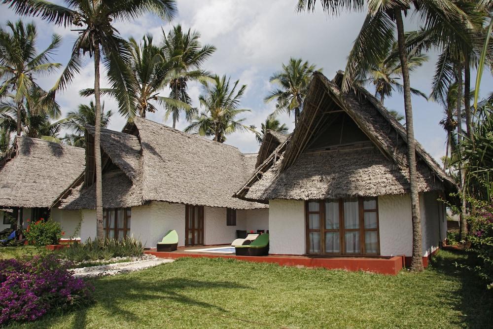 Hotel Karafuu Beach Resort Pingwe Exterior foto